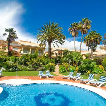 Venalmar First Line Townhouse, Garden, Sea Views Ferienhaus *