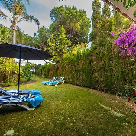 Venalmar First Line Townhouse, Garden, Sea Views Ferienhaus *