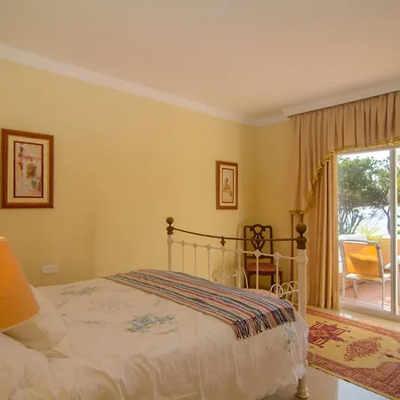 Venalmar First Line Townhouse, Garden, Sea Views Ferienhaus *