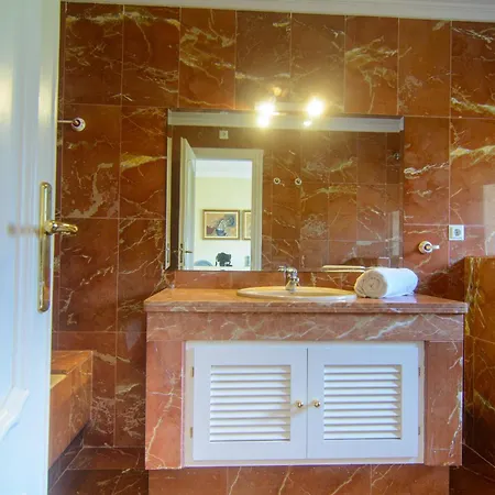 Venalmar First Line Townhouse, Garden, Sea Views Ferienhaus