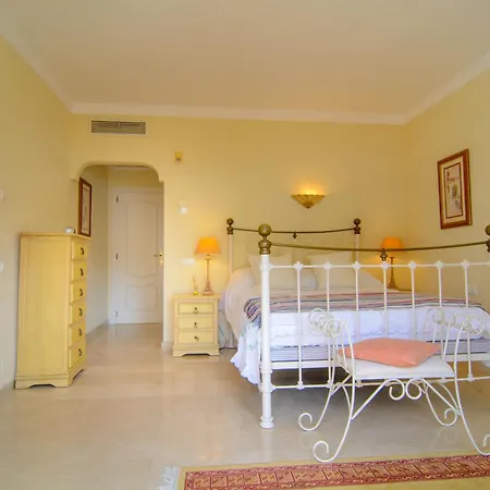 Ferienhaus Venalmar First Line Townhouse, Garden, Sea Views Estepona